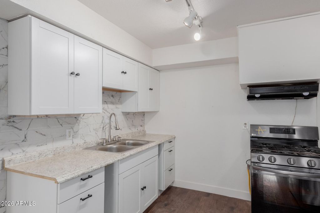 3622 W SUNLAND Avenue, Phoenix, AZ 85041 — photo 5