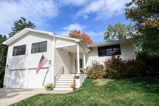 201 Crescent Beach Drive, Burlington, VT 05408