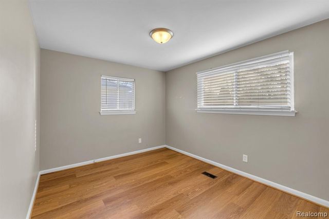 4475 Ziegler Street, Dearborn Heights, MI 48125