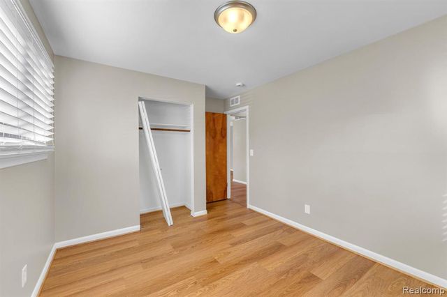 4475 Ziegler Street, Dearborn Heights, MI 48125