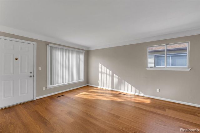 4475 Ziegler Street, Dearborn Heights, MI 48125