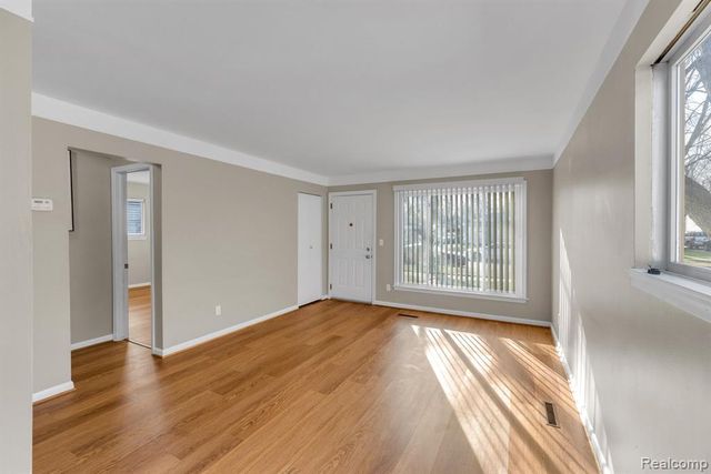 4475 Ziegler Street, Dearborn Heights, MI 48125