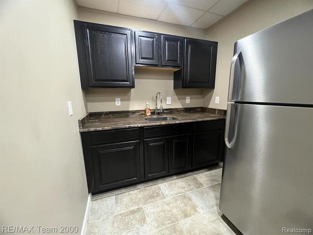 15706 Michigan Avenue, Dearborn, MI 48126