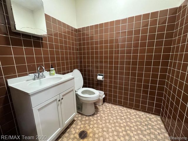 15706 Michigan Avenue, Dearborn, MI 48126