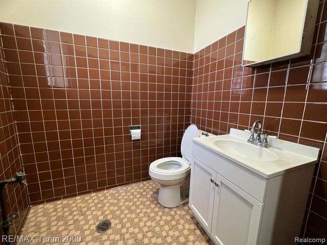 15706 Michigan Avenue, Dearborn, MI 48126