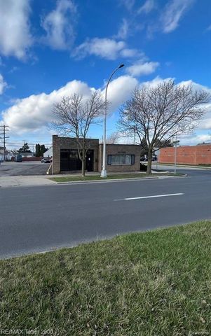 15706 Michigan Avenue, Dearborn, MI 48126
