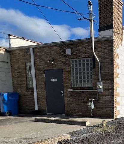 15706 Michigan Avenue, Dearborn, MI 48126