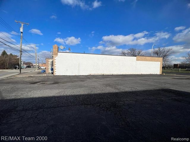 15706 Michigan Avenue, Dearborn, MI 48126