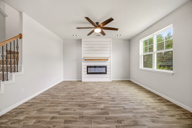 5721 San Jacinto Drive, Granbury, TX 76048