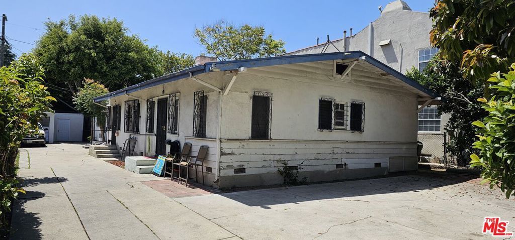 1243 N Beachwood Drive, Los Angeles, CA 90038