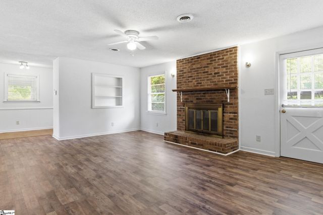 572 Wildwood Drive, Spartanburg, SC 29306