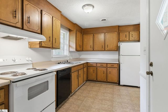 572 Wildwood Drive, Spartanburg, SC 29306