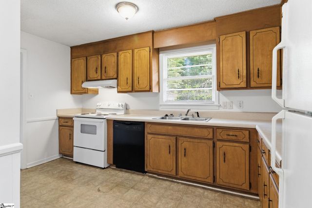 572 Wildwood Drive, Spartanburg, SC 29306