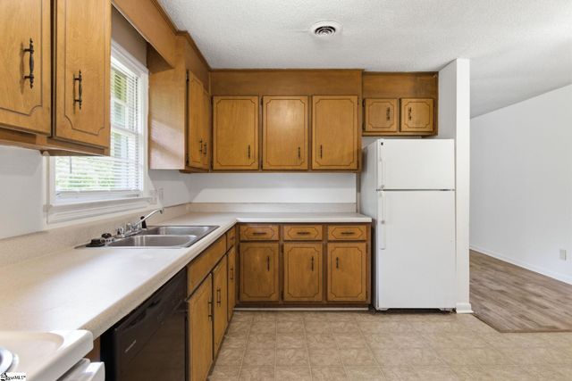 572 Wildwood Drive, Spartanburg, SC 29306