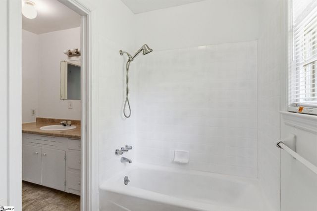 572 Wildwood Drive, Spartanburg, SC 29306