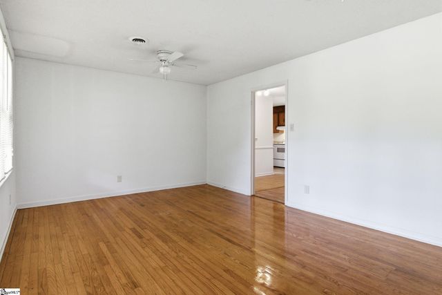 572 Wildwood Drive, Spartanburg, SC 29306