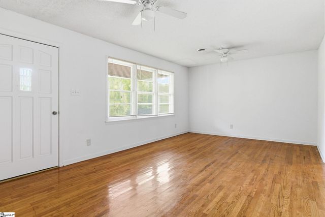 572 Wildwood Drive, Spartanburg, SC 29306