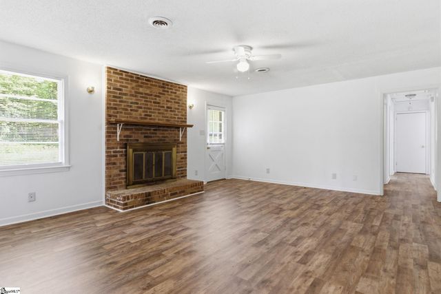 572 Wildwood Drive, Spartanburg, SC 29306