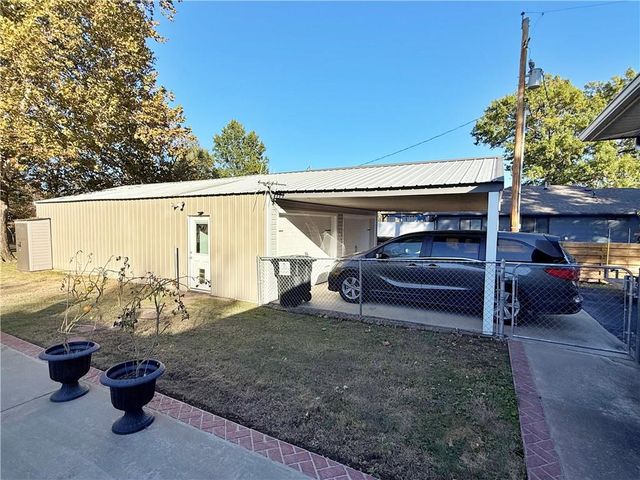 2601 E 8th Street, Pittsburg, KS 66762