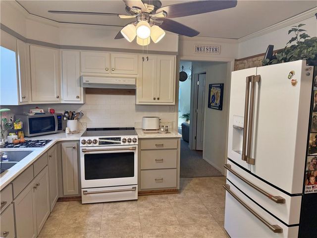 2601 E 8th Street, Pittsburg, KS 66762