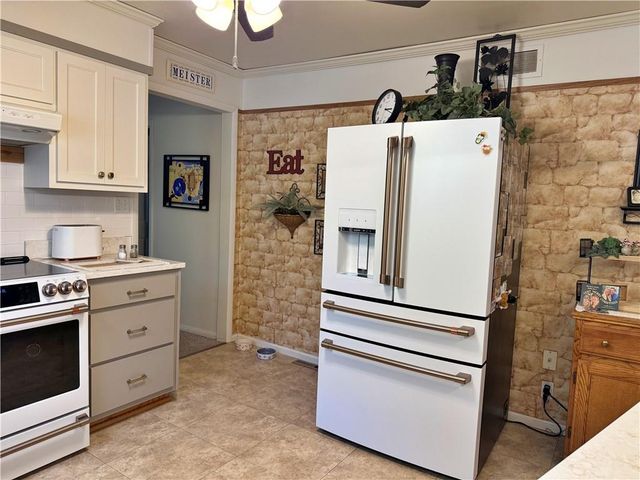 2601 E 8th Street, Pittsburg, KS 66762