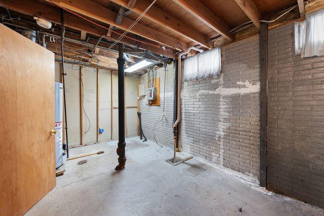 607 6th Street, Rock Island, IL 61201