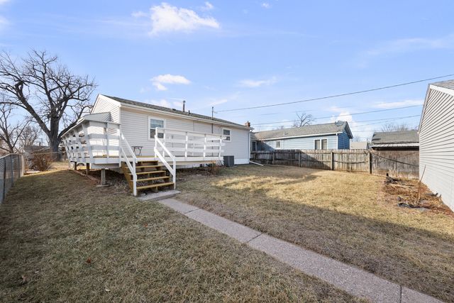 607 6th Street, Rock Island, IL 61201