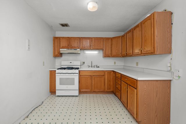 607 6th Street, Rock Island, IL 61201