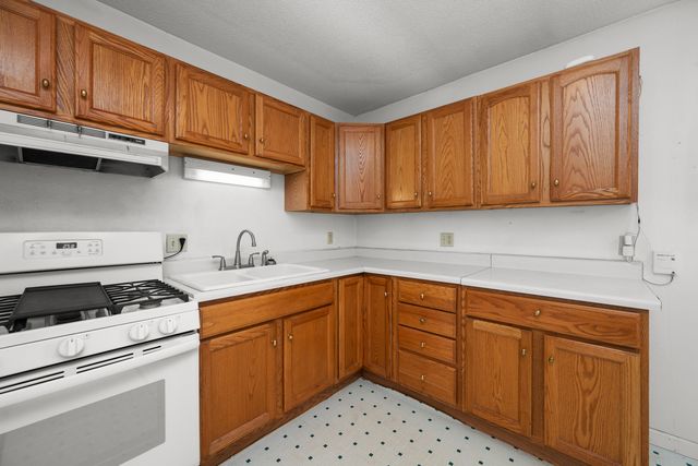 607 6th Street, Rock Island, IL 61201