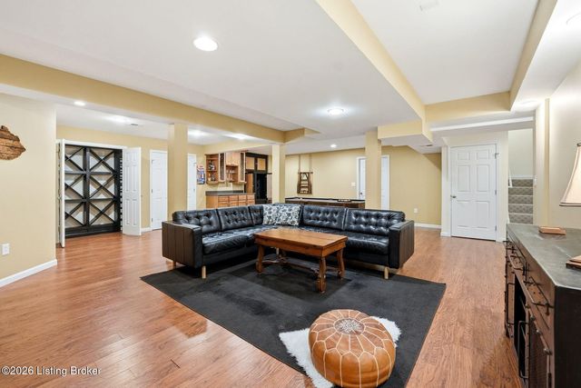 4539 Cherry Forest Cir, Louisville, KY 40245