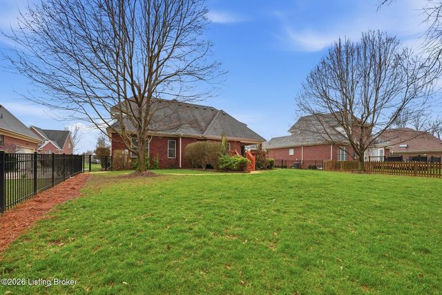 4539 Cherry Forest Cir, Louisville, KY 40245