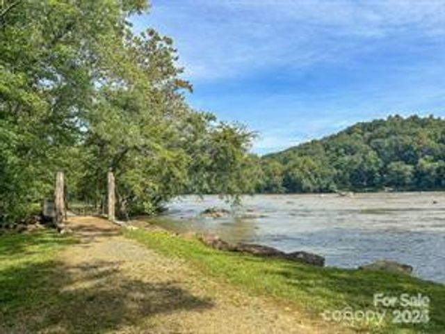 2 River Run 1R, Asheville, NC 28804