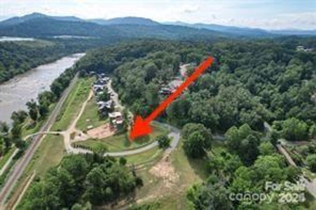 2 River Run 1R, Asheville, NC 28804