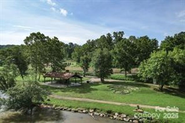2 River Run 1R, Asheville, NC 28804