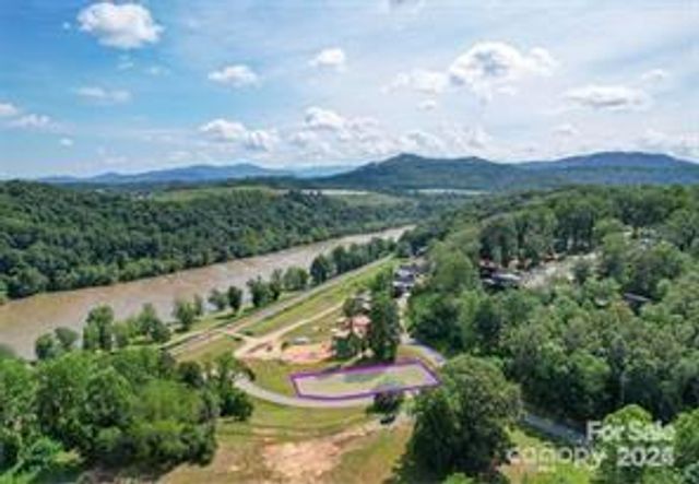 2 River Run 1R, Asheville, NC 28804