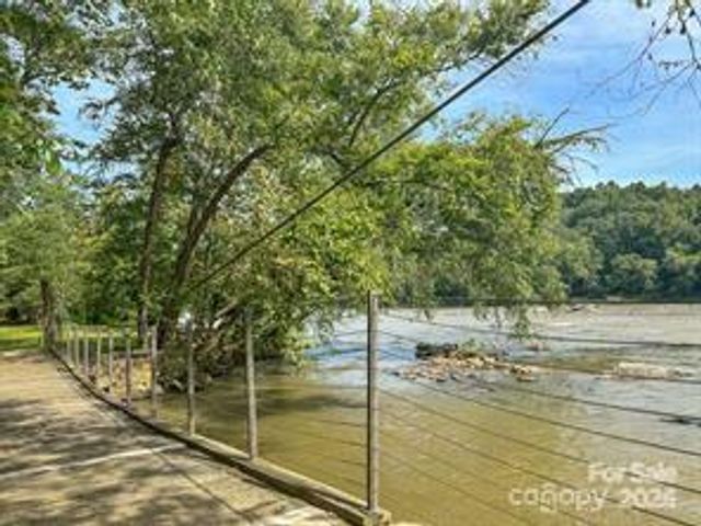 2 River Run 1R, Asheville, NC 28804