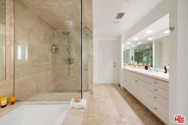 951 Ocean Avenue 102, Santa Monica, CA 90403