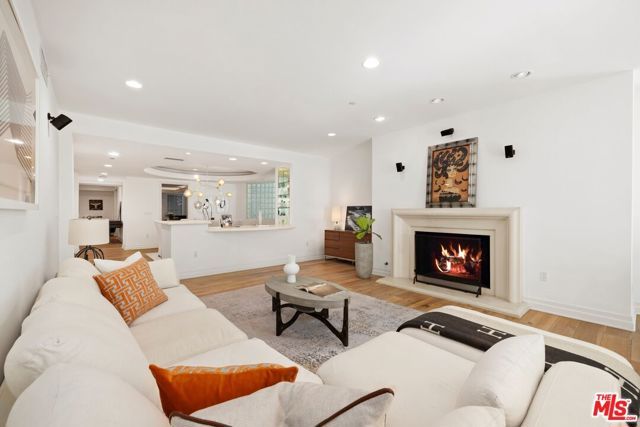 951 Ocean Avenue 102, Santa Monica, CA 90403
