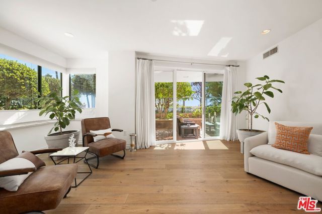 951 Ocean Avenue 102, Santa Monica, CA 90403