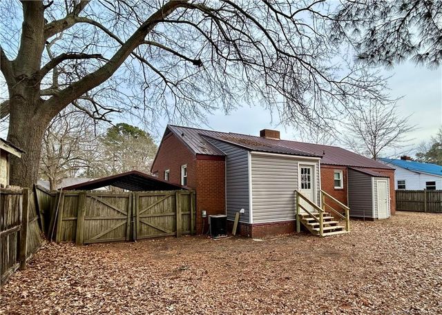 219 N Wright Street, Raeford, NC 28376