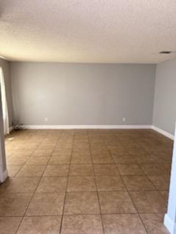 Image 6 of property listing at 303 E Bullard Avenue # 151, Fresno, CA 93710