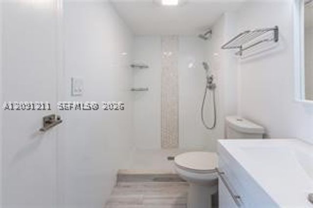100 Bayview Dr 521, Sunny Isles Beach, FL 33160