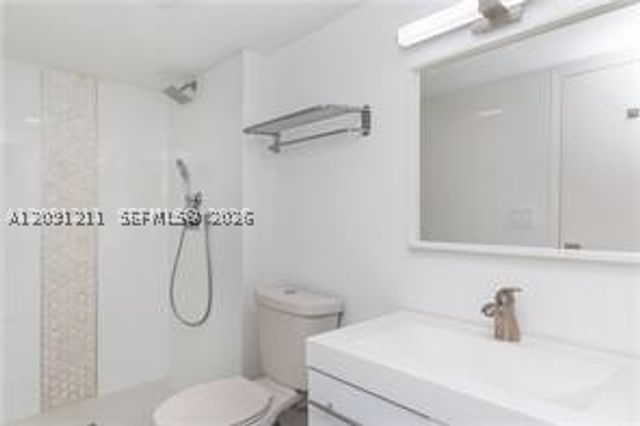 100 Bayview Dr 521, Sunny Isles Beach, FL 33160
