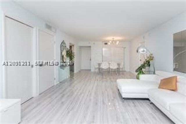 100 Bayview Dr 521, Sunny Isles Beach, FL 33160