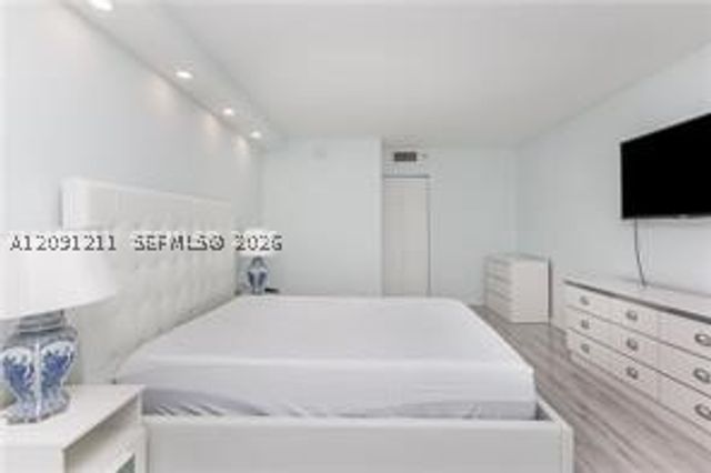 100 Bayview Dr 521, Sunny Isles Beach, FL 33160
