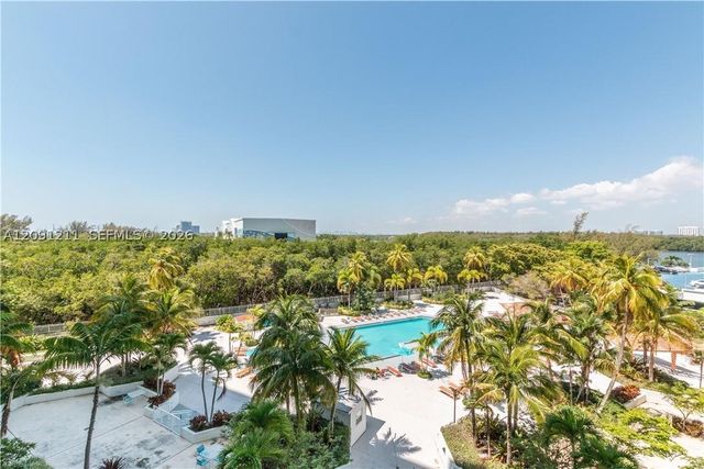 100 Bayview Dr 521, Sunny Isles Beach, FL 33160