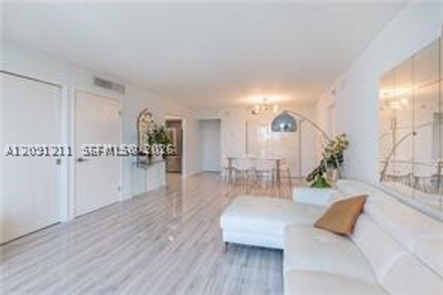 100 Bayview Dr 521, Sunny Isles Beach, FL 33160