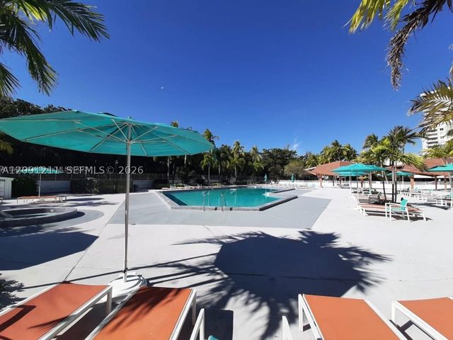 100 Bayview Dr 521, Sunny Isles Beach, FL 33160