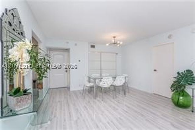 100 Bayview Dr 521, Sunny Isles Beach, FL 33160