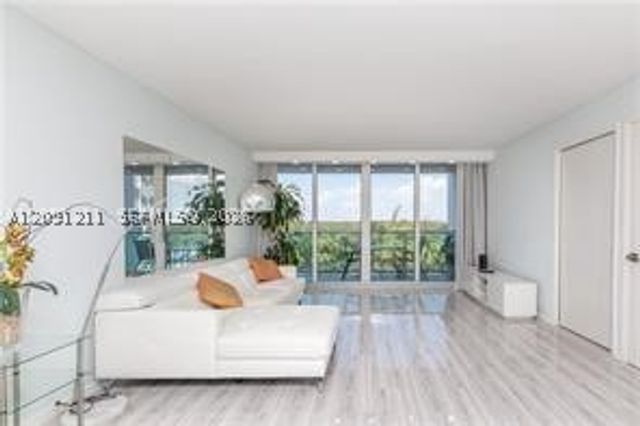 100 Bayview Dr 521, Sunny Isles Beach, FL 33160